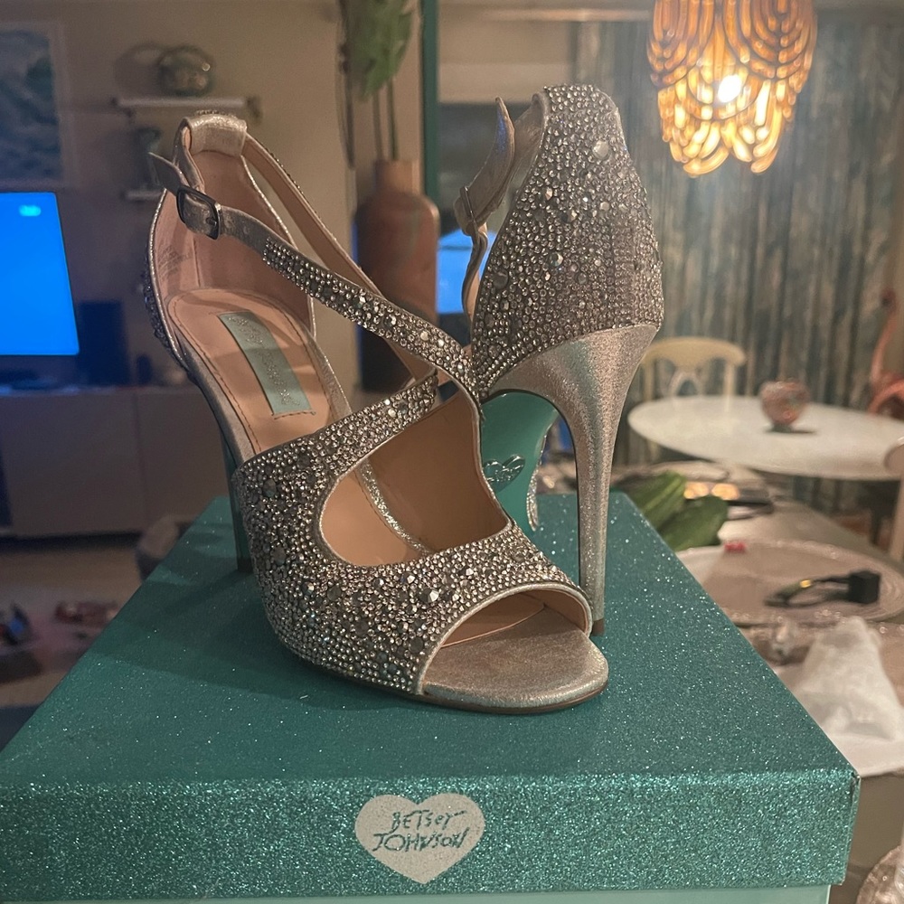 Betsy Johnson Silver Heels Size 7.5